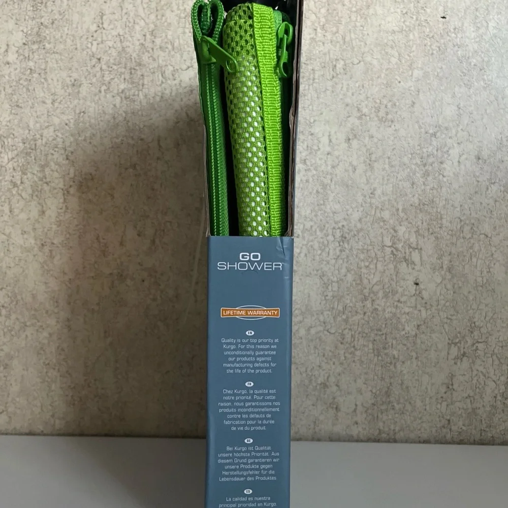 Kurgo Outdoor Go Shower for Pets. Adjustable strap green new